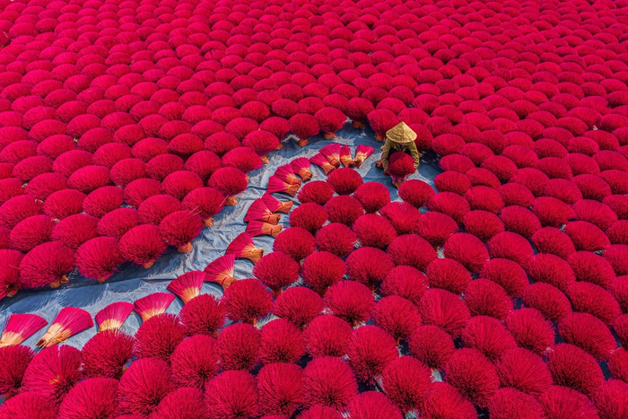 Quang Phu Cau Sticky Incense Village 